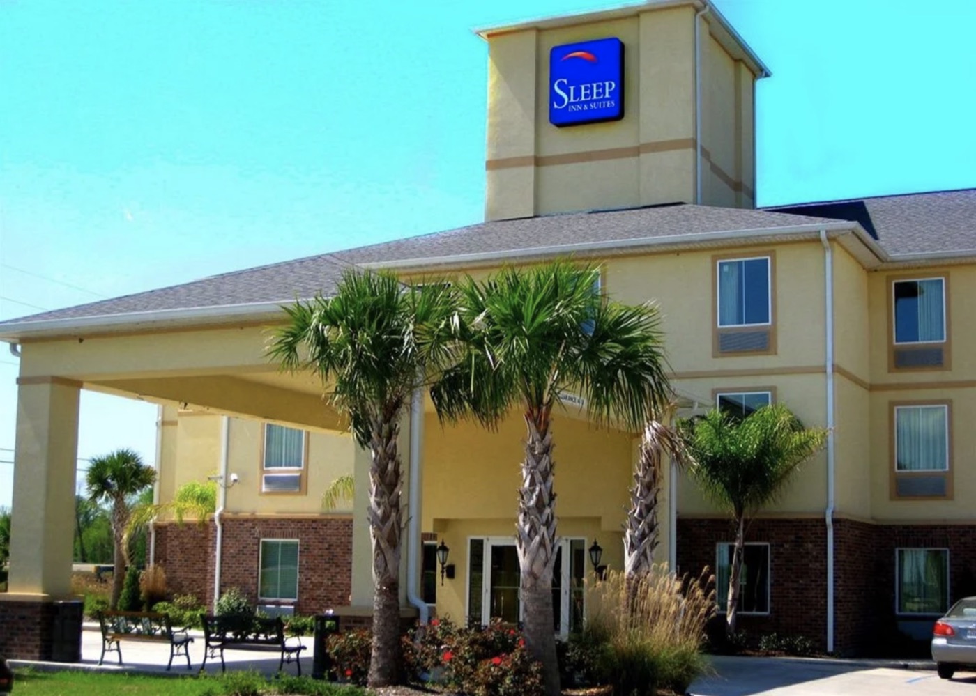 Sleep Inn and Suites hotel in Berwick, LA, built on a site prepared by Resignola Construction